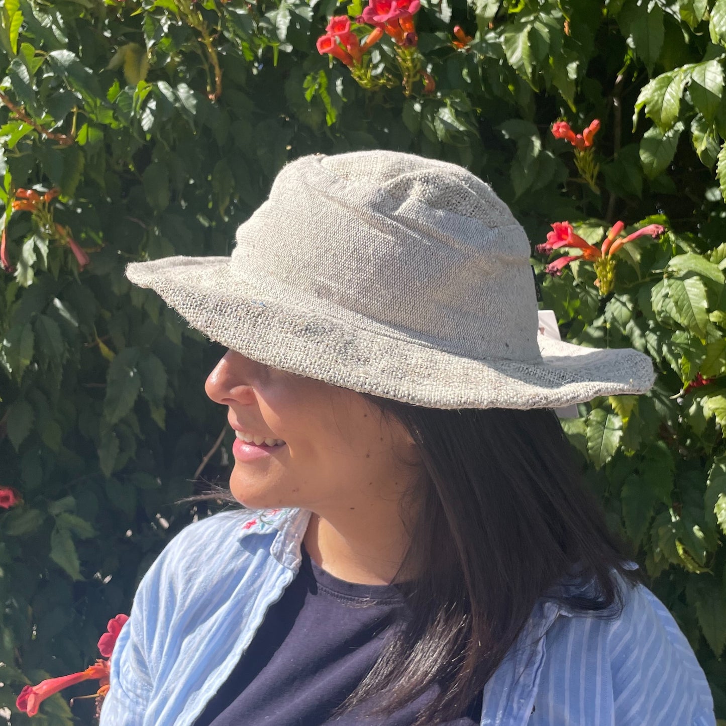 Sombrero boho de cáñamo y algodón con parches y aros - Natural