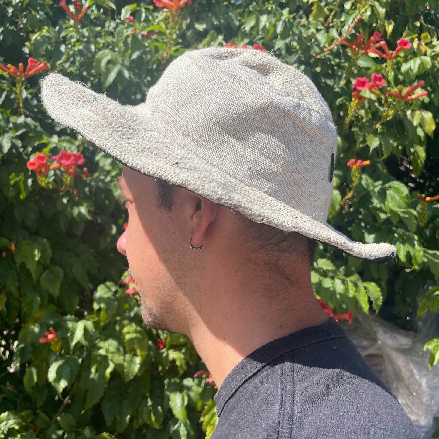 Sombrero boho de cáñamo y algodón con parches y aros - Natural