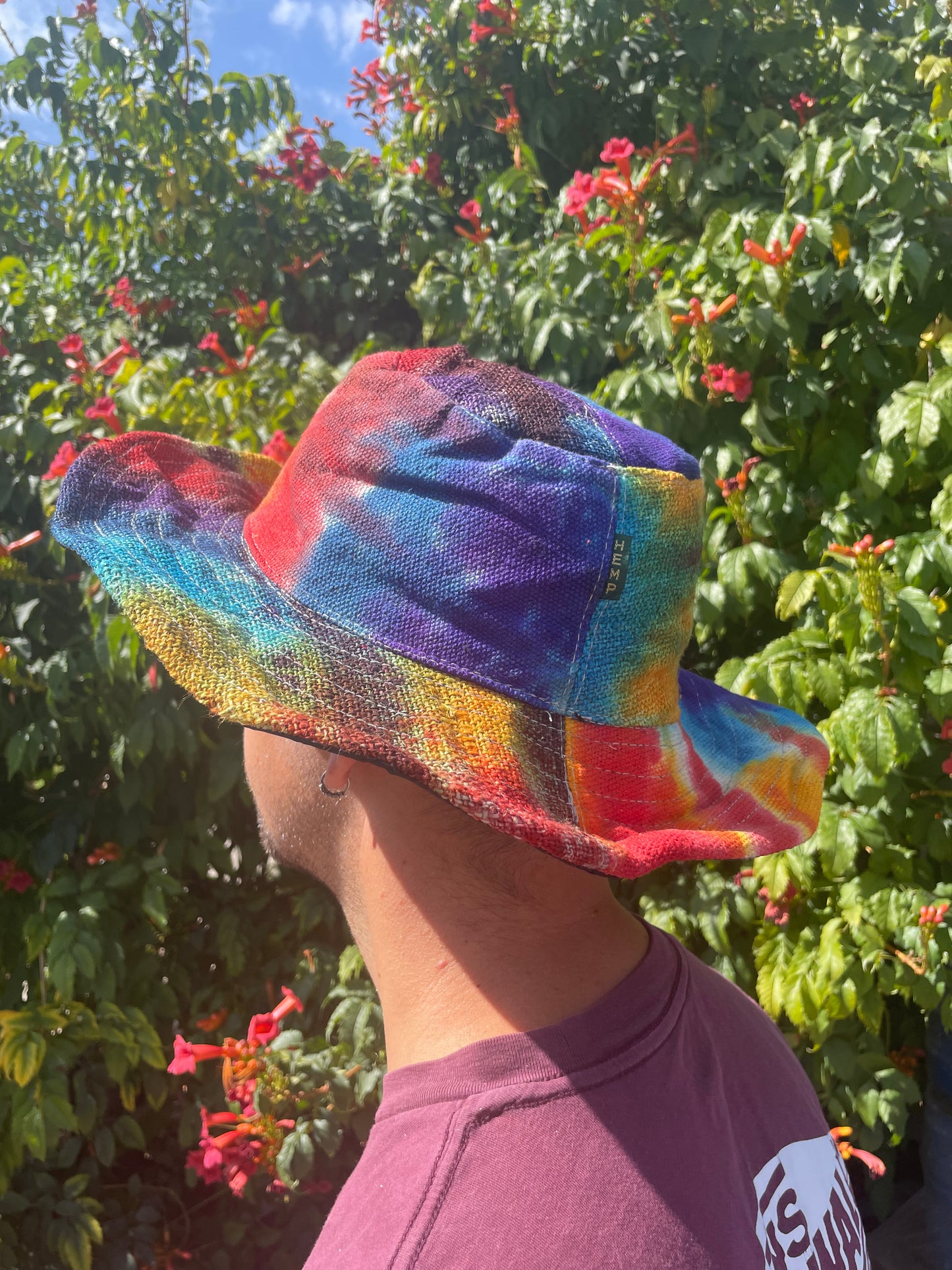 Sombrero boho de cáñamo y algodón con parches y aros - Tiedye