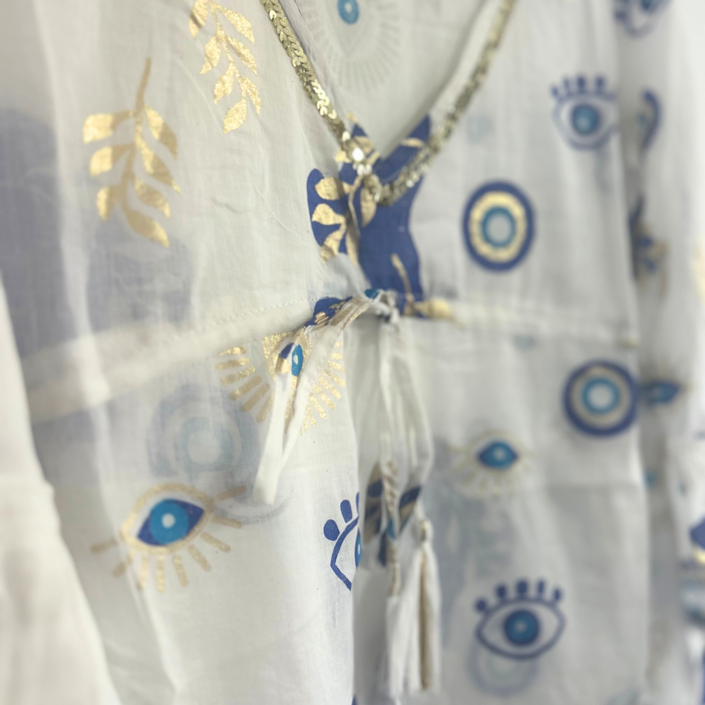 Vestido - Diseño de mal de ojo blanco, azul y dorado