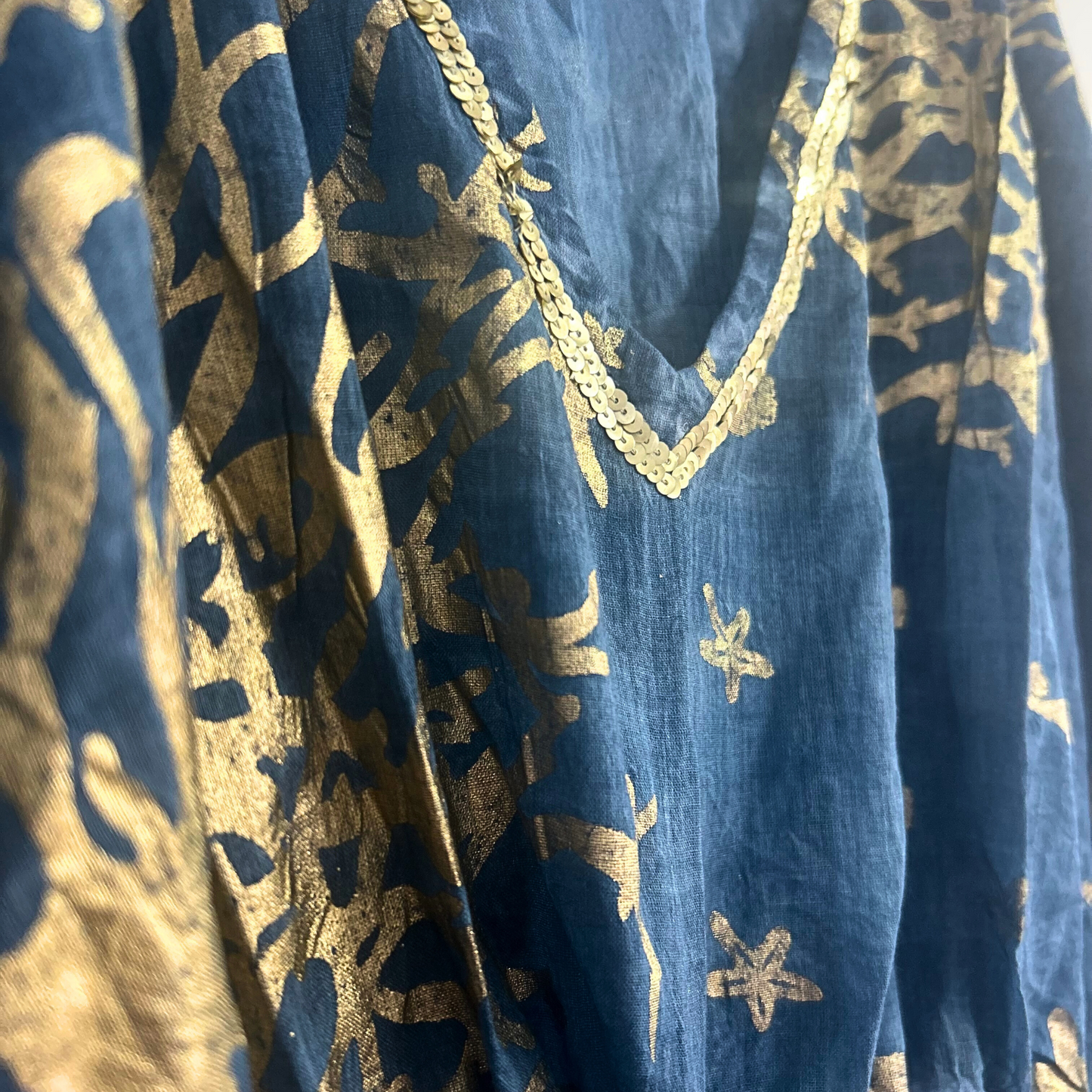 Vestido - Kaftan - Diseño de Coral en Azul Marino y Oro